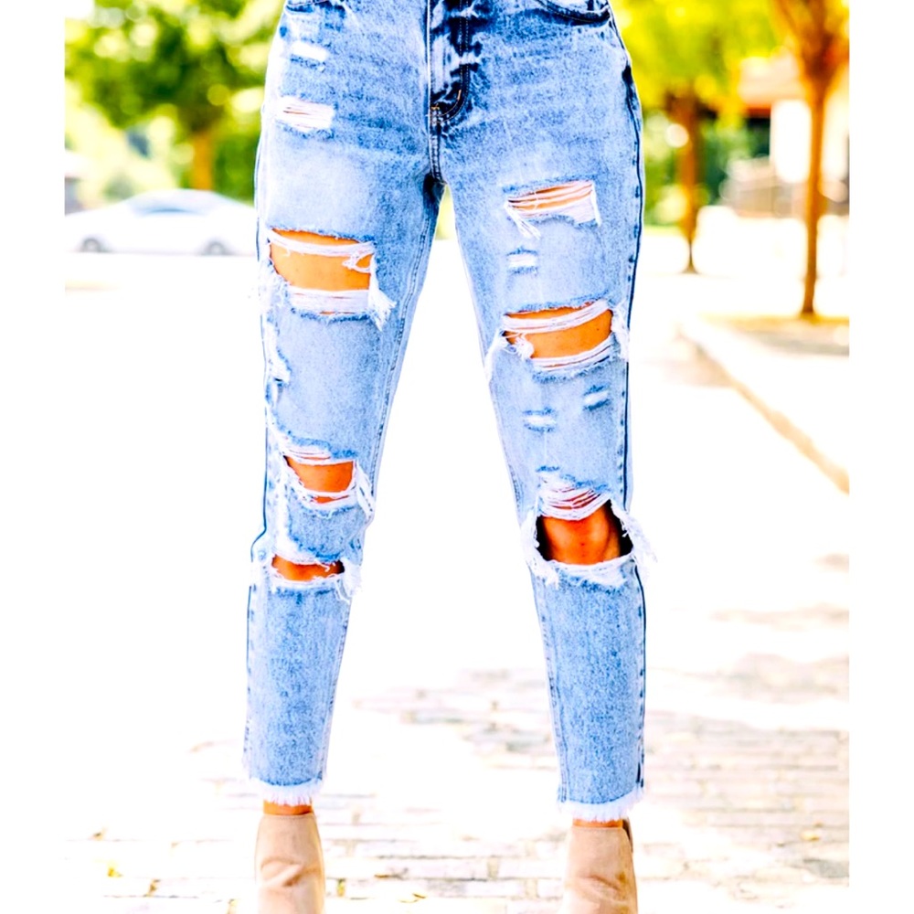 KANCAN relaxed fit women’s distressed stonewashed size 15/31 jeans
